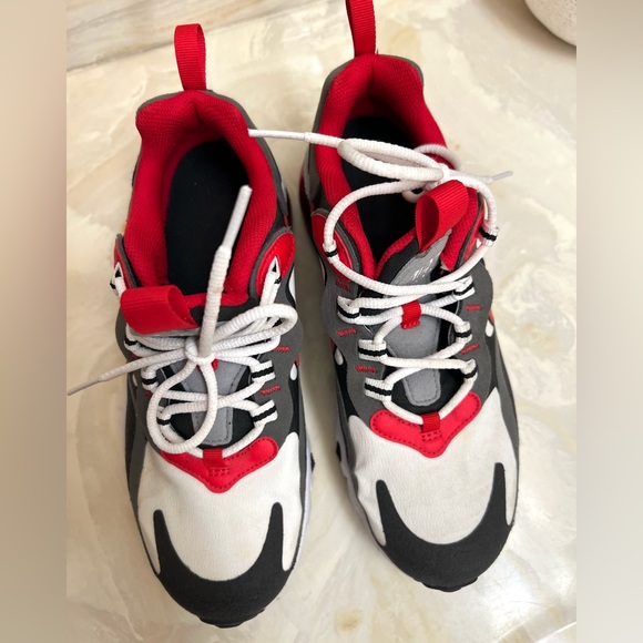 Nike Air Max 270 React, Size 4.5Y - Picture 7 of 8